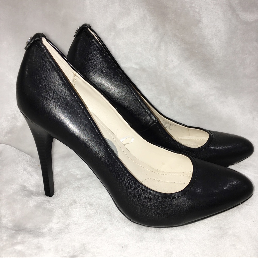 Calvin Klein NWOT Sz 7 Classic Black Leather Pump Heel